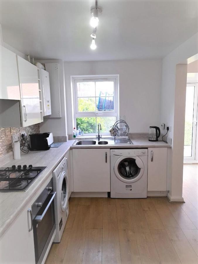 Beautiful 4 Bedroom Treasure Home Hemel Hempstead Dış mekan fotoğraf