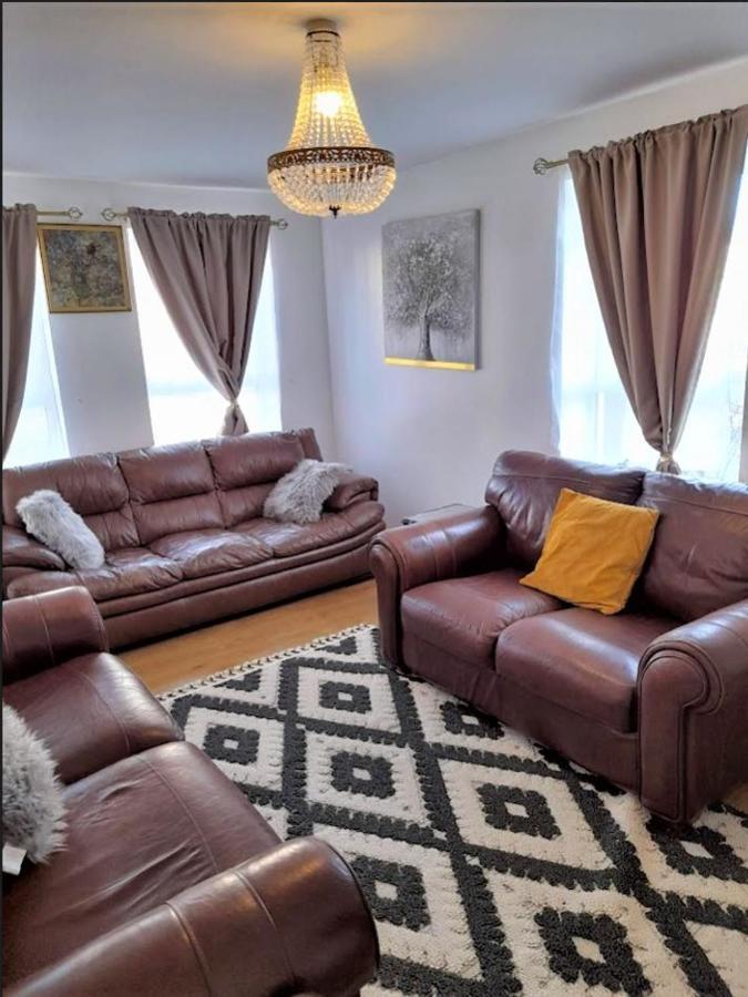 Beautiful 4 Bedroom Treasure Home Hemel Hempstead Dış mekan fotoğraf