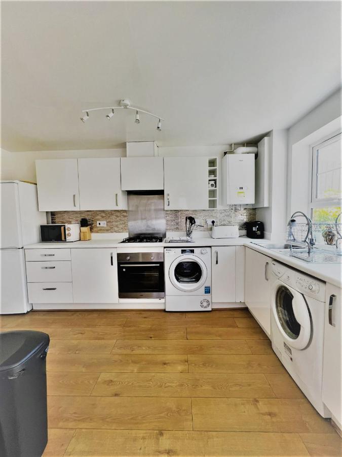 Beautiful 4 Bedroom Treasure Home Hemel Hempstead Dış mekan fotoğraf