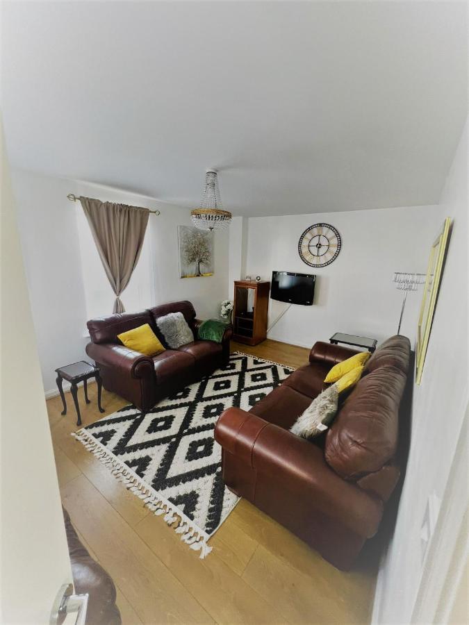 Beautiful 4 Bedroom Treasure Home Hemel Hempstead Dış mekan fotoğraf