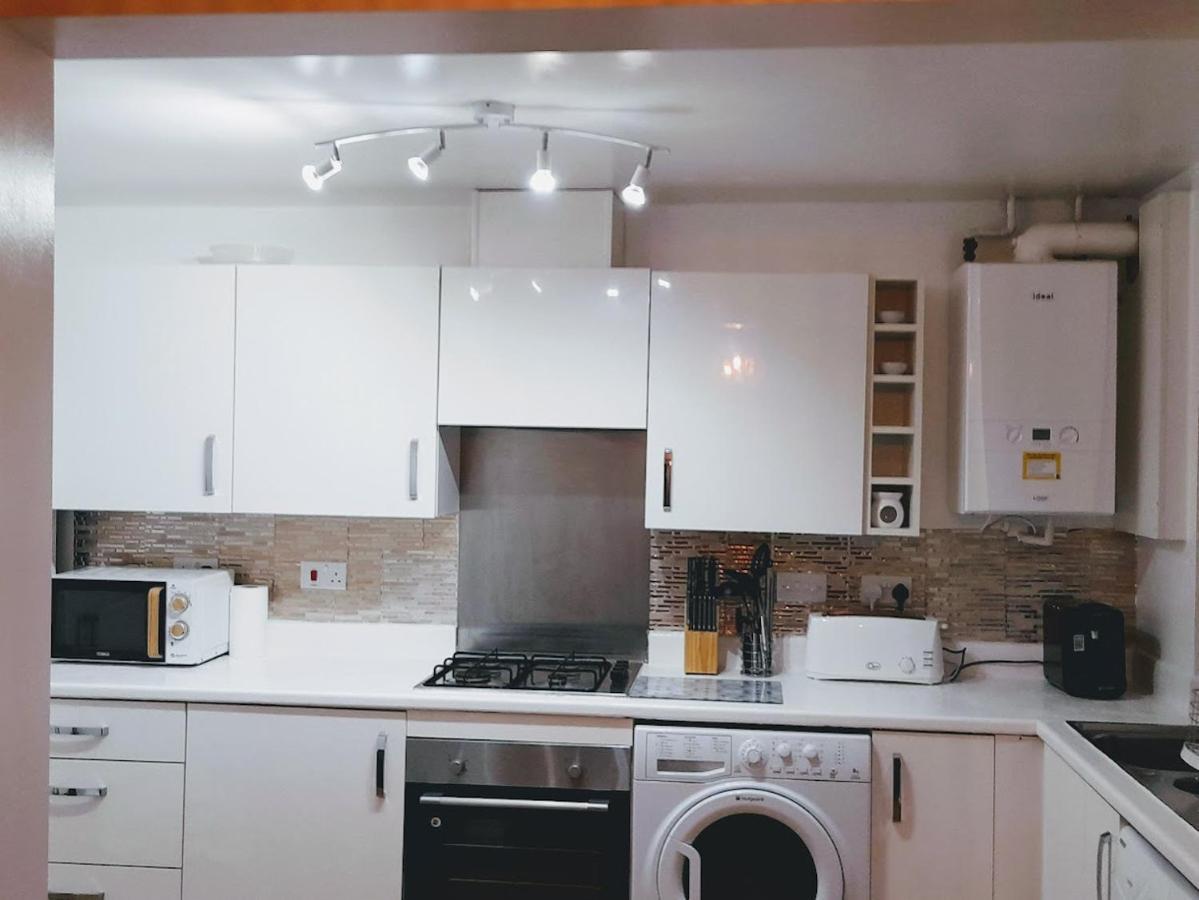 Beautiful 4 Bedroom Treasure Home Hemel Hempstead Dış mekan fotoğraf