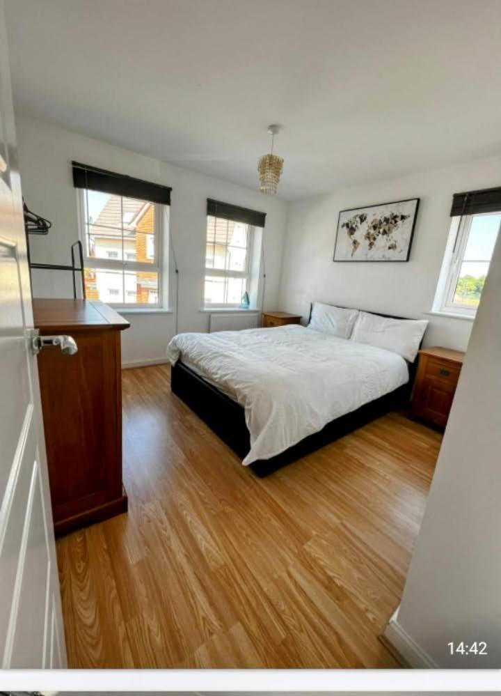 Beautiful 4 Bedroom Treasure Home Hemel Hempstead Dış mekan fotoğraf