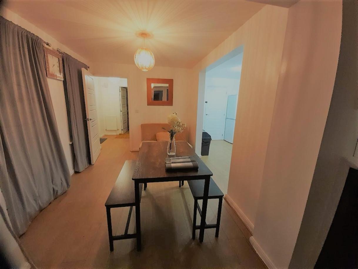 Beautiful 4 Bedroom Treasure Home Hemel Hempstead Dış mekan fotoğraf