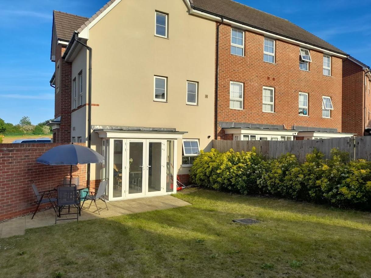 Beautiful 4 Bedroom Treasure Home Hemel Hempstead Dış mekan fotoğraf