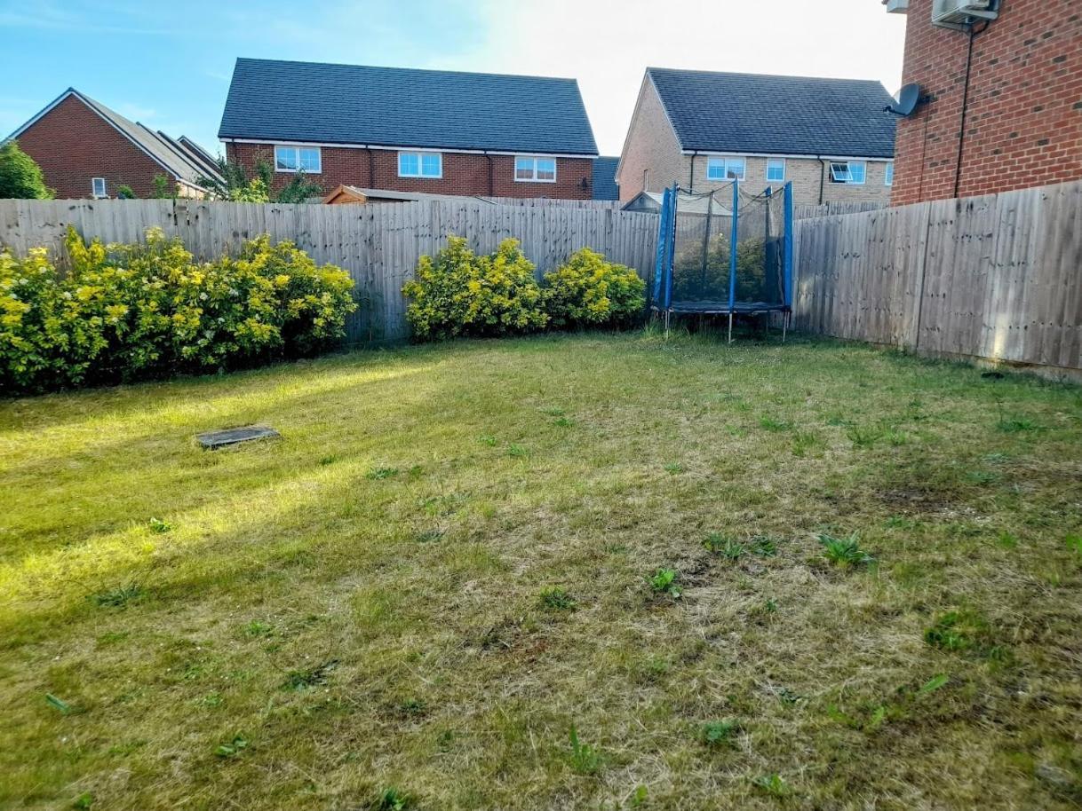 Beautiful 4 Bedroom Treasure Home Hemel Hempstead Dış mekan fotoğraf